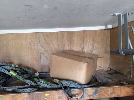 Hylde m. indhold stålwire m.v.