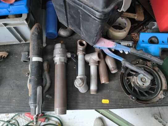 Arbejdsbord m. div. værktøj 