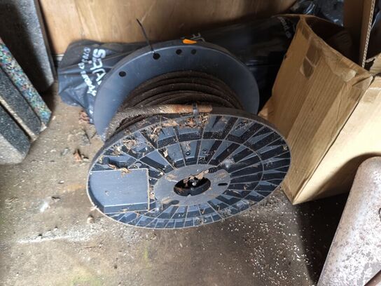 Hylde m. indhold propan, værktøj m.v. 