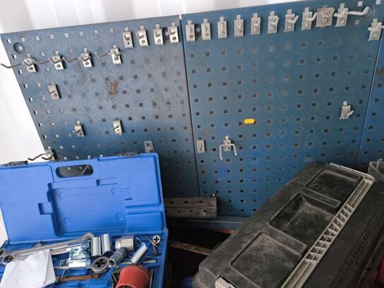 Arbejdsbord m. div. værktøj 