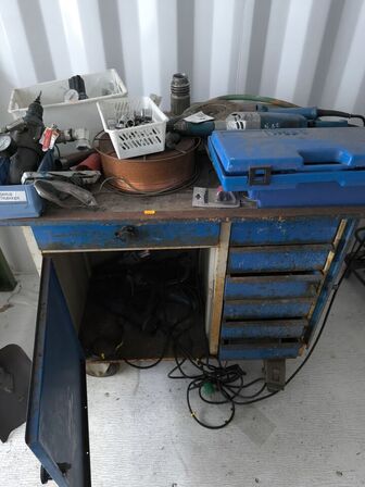 Arbejdesbord m. div. værktøj 