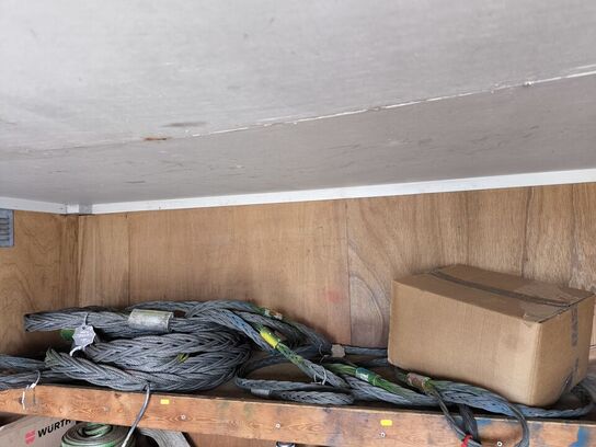 Hylde m. indhold stålwire m.v.