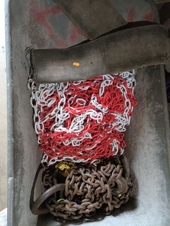 Trillebør & reol m. indhold (kæder m.m)