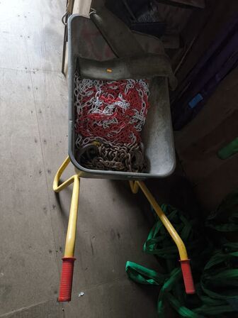 Trillebør & reol m. indhold (kæder m.m)