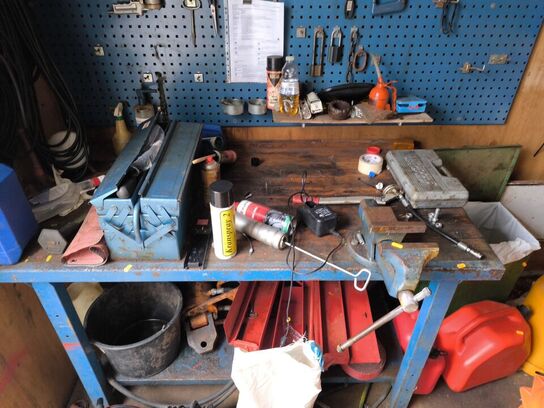 Arbejdesbord m. skruetvinge & div. indhold