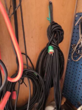 Arbejdesbord m. skruetvinge & div. indhold