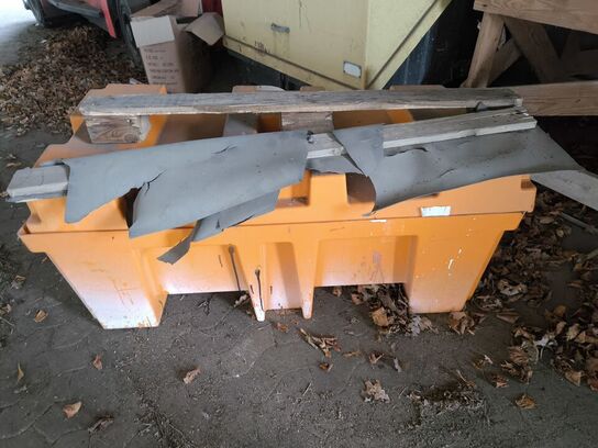 Værkstedscontainer m. 4 stk. arbejdsborde