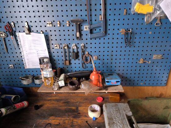 Arbejdesbord m. skruetvinge & div. indhold