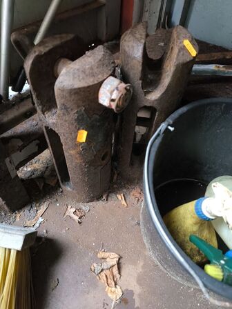 Div. Værktøj: skovl, kost mv. 