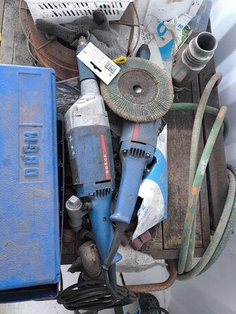 Arbejdesbord m. div. værktøj 