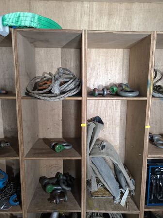 Hylde m. div. sikkerhedsudstyr