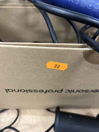 2 Stk. Hårtørrer DYSON +  Hårtrimmer PANASONIC  + Tilbehør 