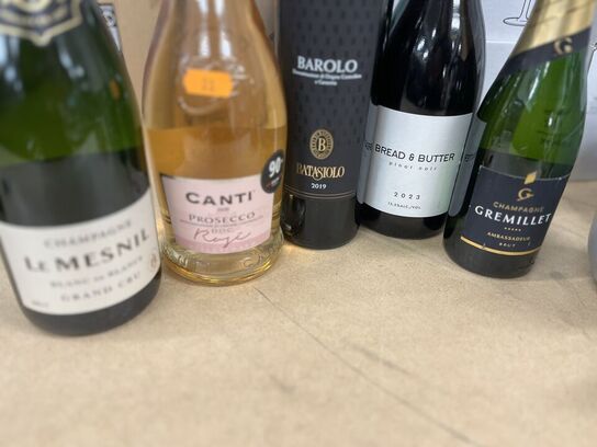 48 Stk. Champagneglas SVALKA +  5 Fl. Vin + Kaffestel