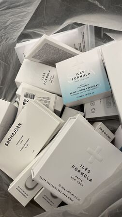 Pose med Hårprodukt ILES FORMULAR + Hårbørster