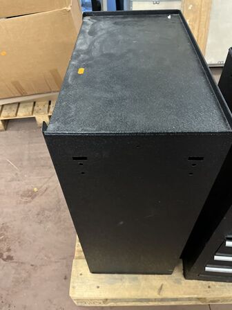 Metal Skab Inkl. Indhold