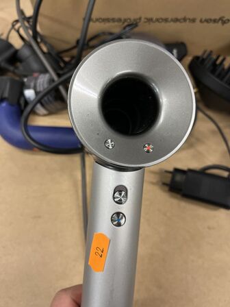 2 Stk. Hårtørrer DYSON +  Hårtrimmer PANASONIC  + Tilbehør 