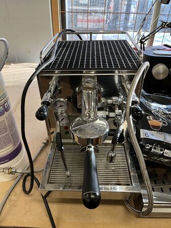 Expressomaskine med tilbehør KAFFESELSKABET