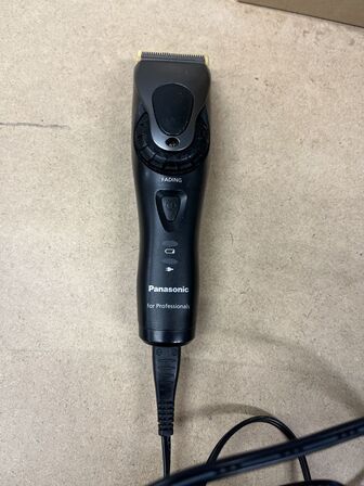 2 Stk. Hårtørrer DYSON +  Hårtrimmer PANASONIC  + Tilbehør 