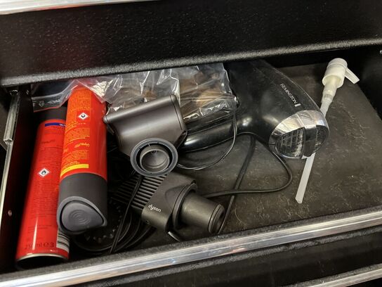 Metal Skab Inkl. Indhold