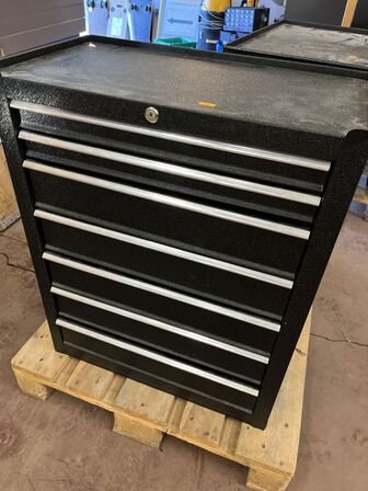 Metal Skab Inkl. Indhold