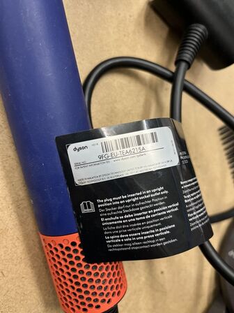 2 Stk. Hårtørrer DYSON +  Hårtrimmer PANASONIC  + Tilbehør 