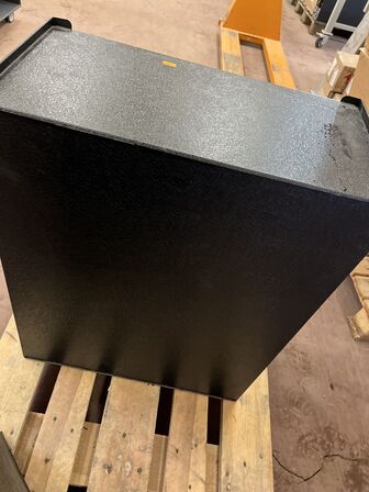 Metal Skab Inkl. Indhold