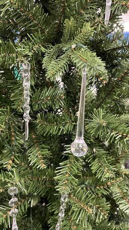 Plastik Juletræ ca. 2m + Lyskæde