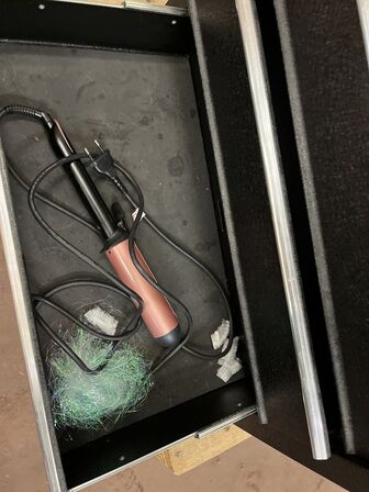 Metal Skab Inkl. Indhold