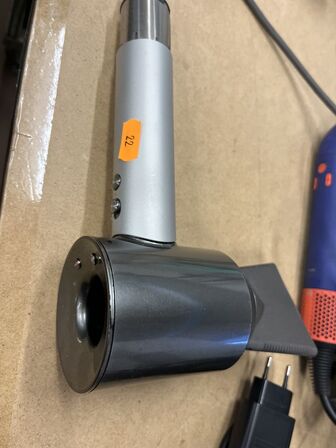 2 Stk. Hårtørrer DYSON +  Hårtrimmer PANASONIC  + Tilbehør 