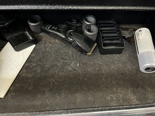 Metal Skab Inkl. Indhold