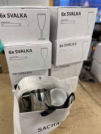 48 Stk. Champagneglas SVALKA +  5 Fl. Vin + Kaffestel