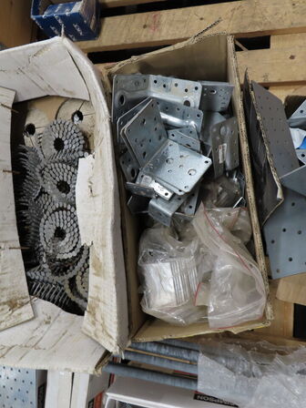 Indholdet på pallen