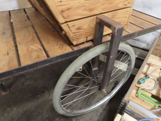 Salgsvogn med solpanel og strøm til køletaske