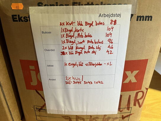 Div. arbejdstøj i kassen