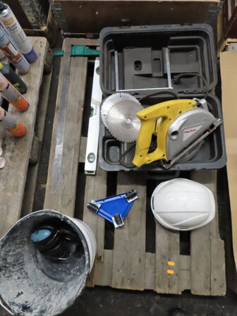 Indholdet på pallen