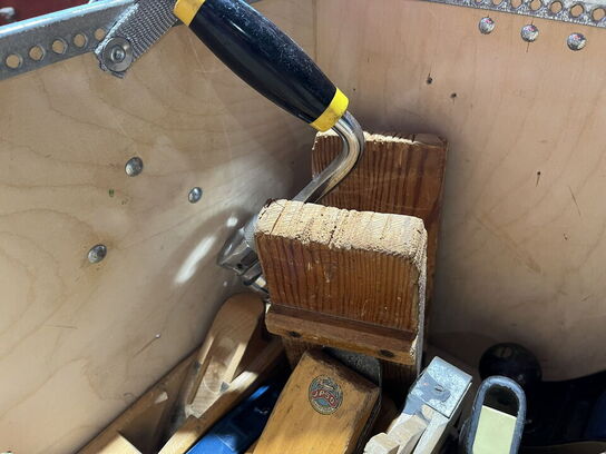 2 ks. med træværktøj