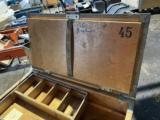 2 ks. med træværktøj