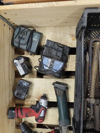 Indholdet på pallen