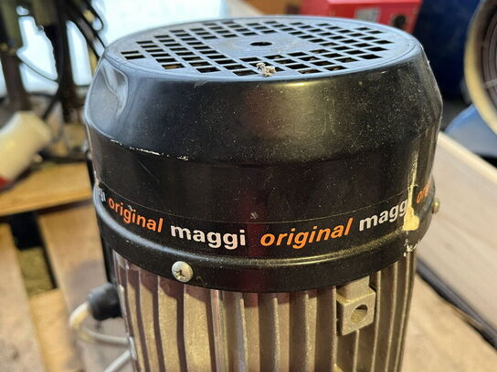 Kædeboremaskine, fremføringsmaskine og varmeblæsere