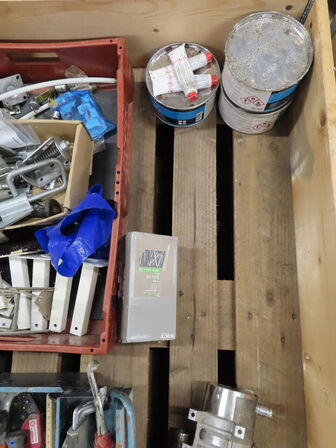 Indholdet på pallen