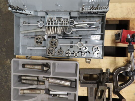 Indholdet på pallen