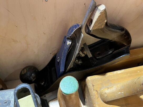 2 ks. med træværktøj