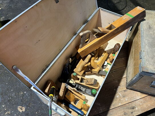 2 ks. med træværktøj