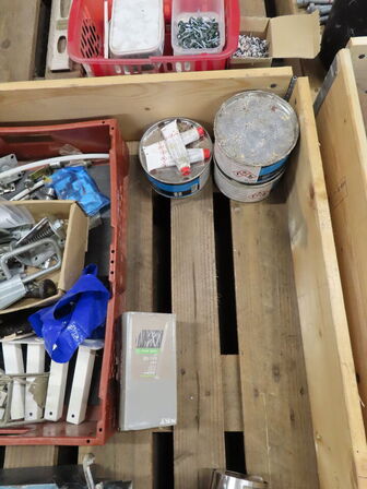 Indholdet på pallen