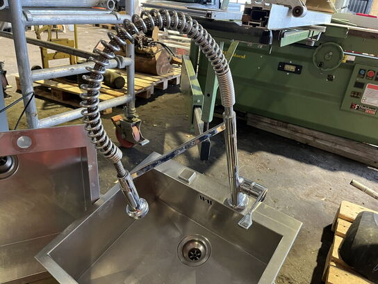 Stålvask med skyllearmatur