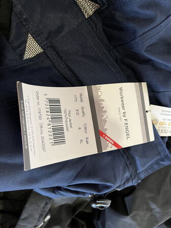 Div. arbejdstøj i kassen