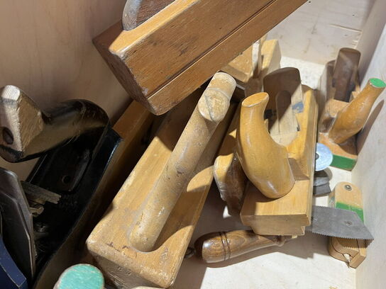 2 ks. med træværktøj