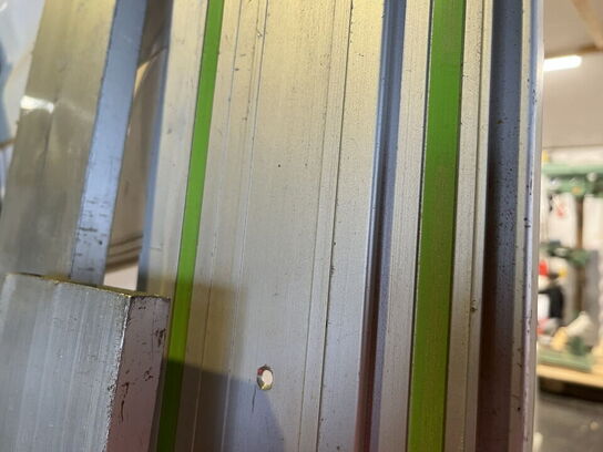 Retteskinner og føringsskinne