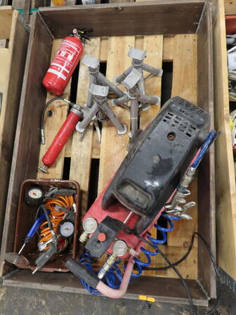 Indholdet på pallen