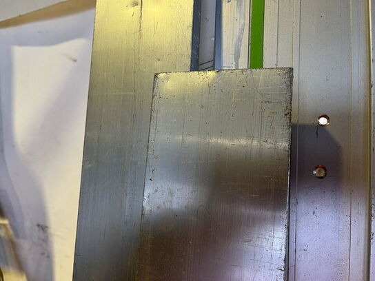 Retteskinner og føringsskinne